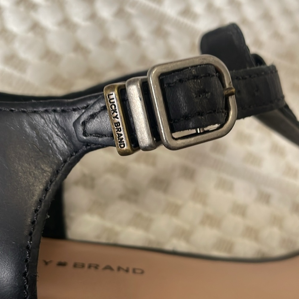 Lucky Brand Black Annamae Leather Wedge Thong Sandals - Picture 8 of 10